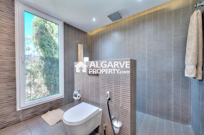 Image No.37-5 Bed Villa for sale