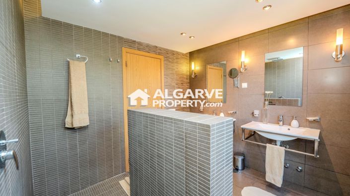 Image No.38-5 Bed Villa for sale