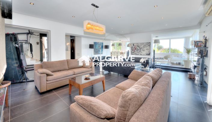 Image No.9-5 Bed Villa for sale