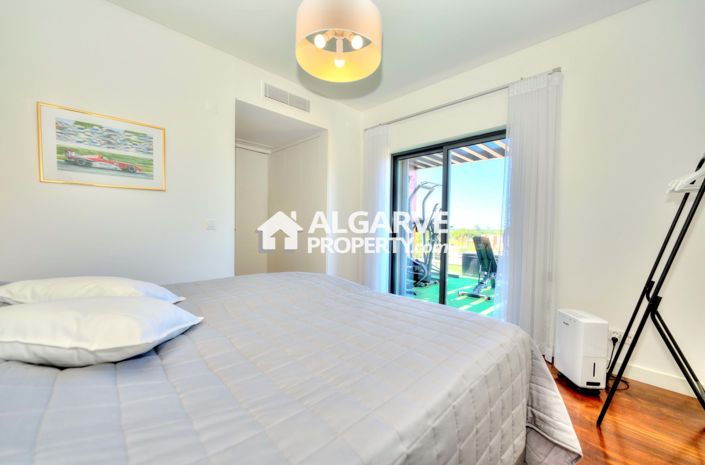 Image No.23-3 Bed Apartment for sale