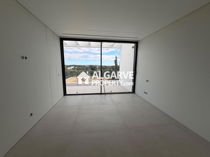 Image No.14-4 Bed Villa for sale