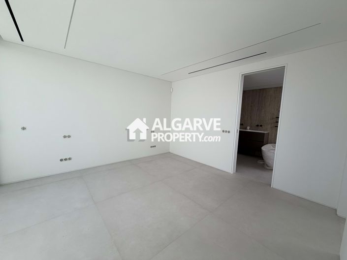 Image No.16-4 Bed Villa for sale