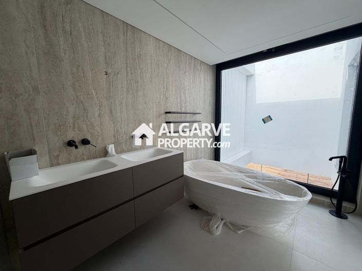 Image No.18-4 Bed Villa for sale