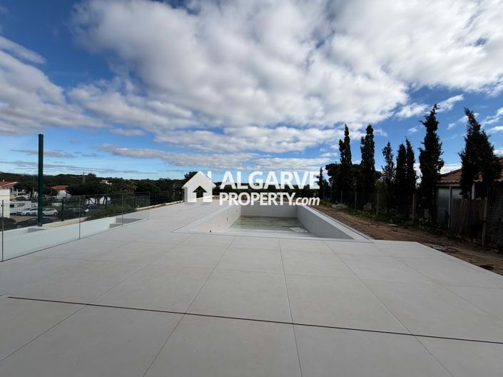 Image No.2-4 Bed Villa for sale