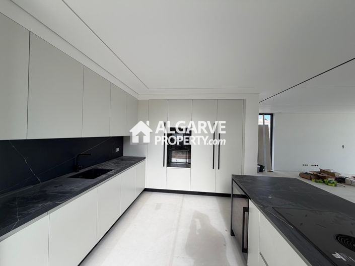 Image No.4-4 Bed Villa for sale