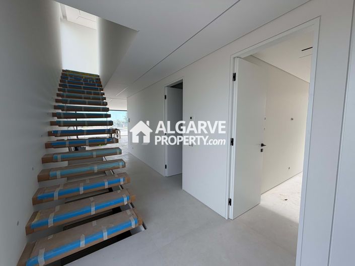 Image No.6-4 Bed Villa for sale