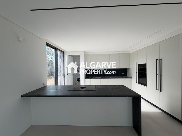 Image No.8-4 Bed Villa for sale