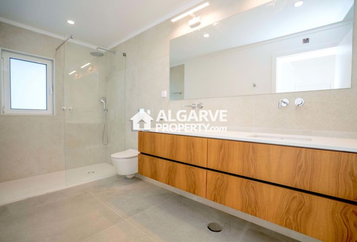 Image No.24-4 Bed Villa for sale