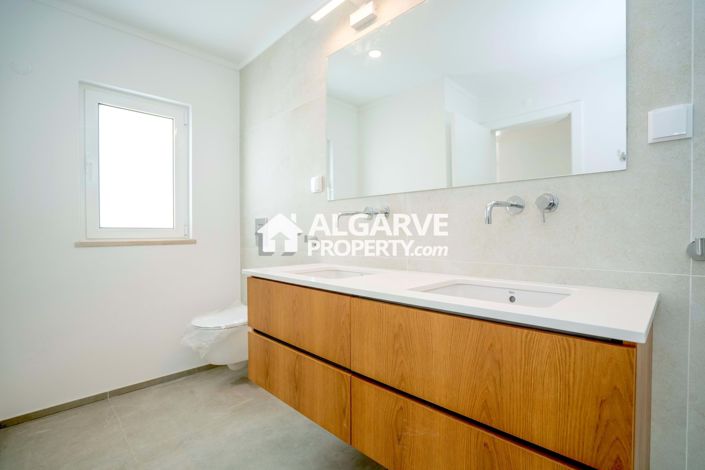 Image No.35-4 Bed Villa for sale