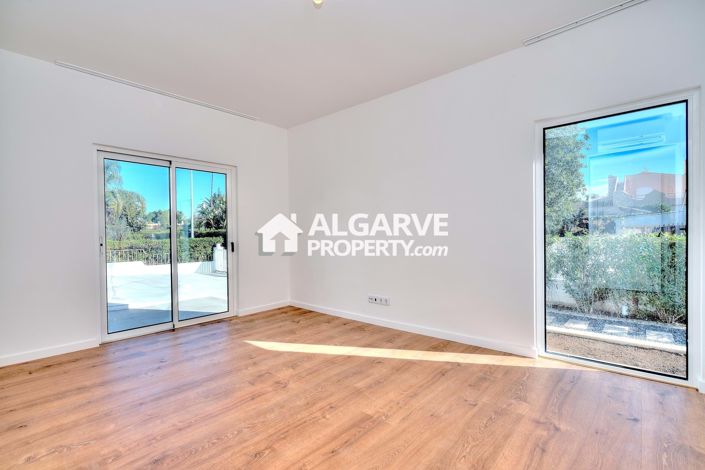 Image No.4-4 Bed Villa for sale