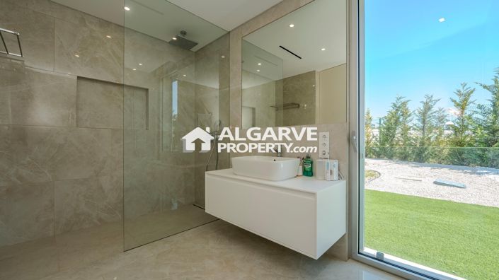 Image No.12-5 Bed Villa for sale