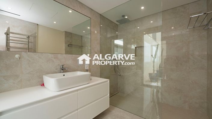 Image No.15-5 Bed Villa for sale