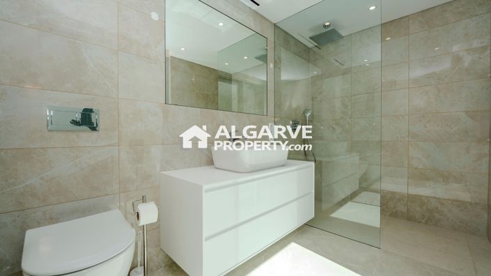 Image No.26-5 Bed Villa for sale