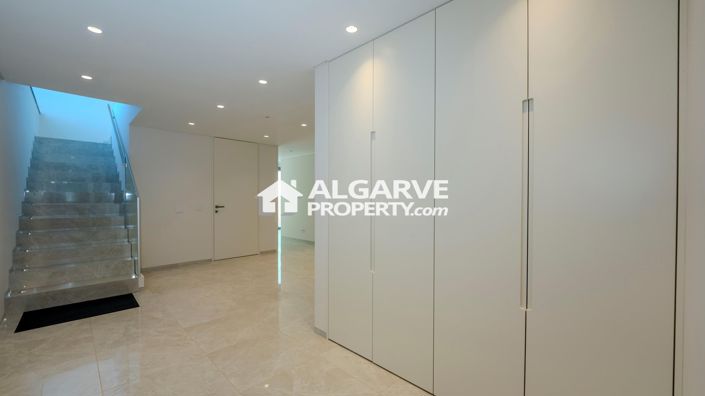 Image No.27-5 Bed Villa for sale