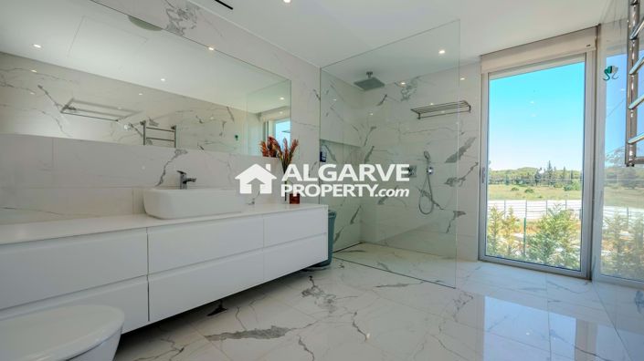 Image No.29-5 Bed Villa for sale