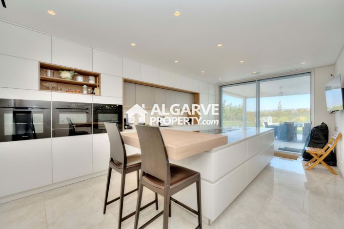 Image No.3-5 Bed Villa for sale