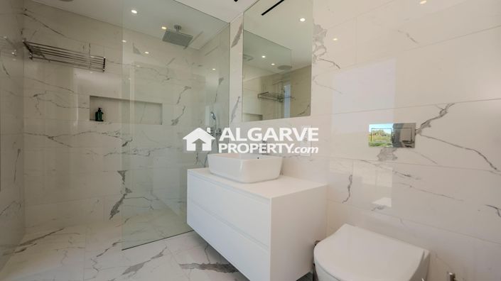 Image No.32-5 Bed Villa for sale