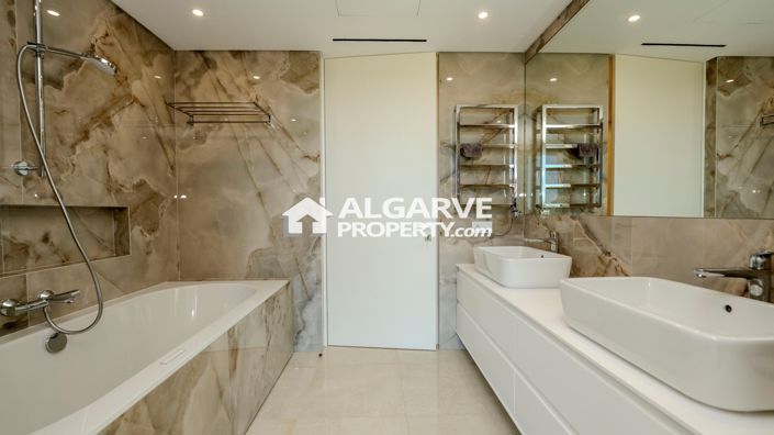 Image No.44-5 Bed Villa for sale