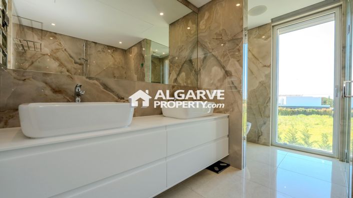 Image No.5-5 Bed Villa for sale