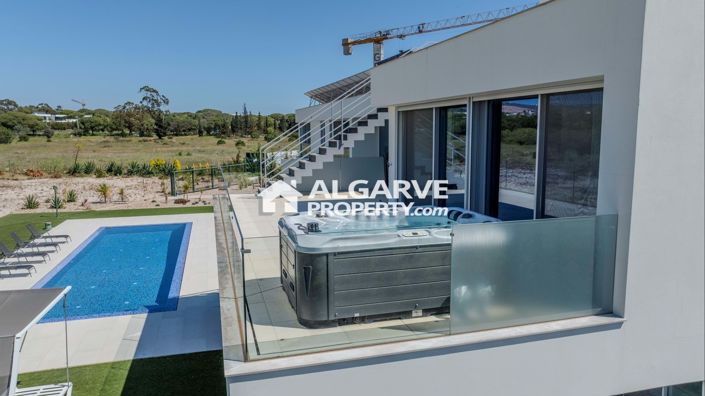 Image No.50-5 Bed Villa for sale