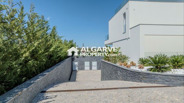 Image No.52-5 Bed Villa for sale