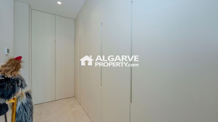 Image No.8-5 Bed Villa for sale