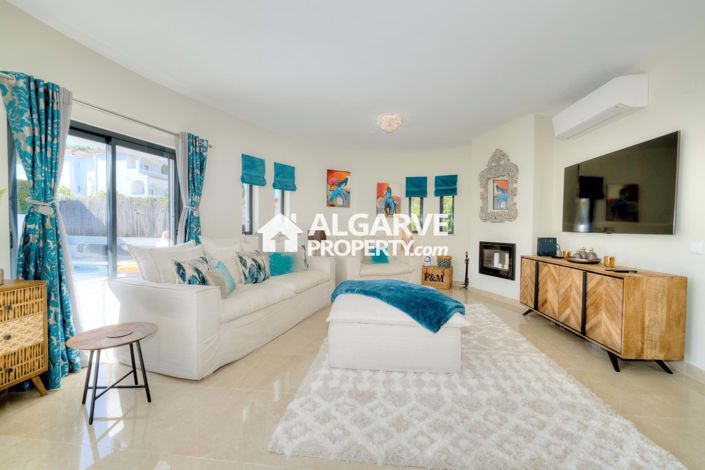 Image No.2-3 Bed Villa for sale