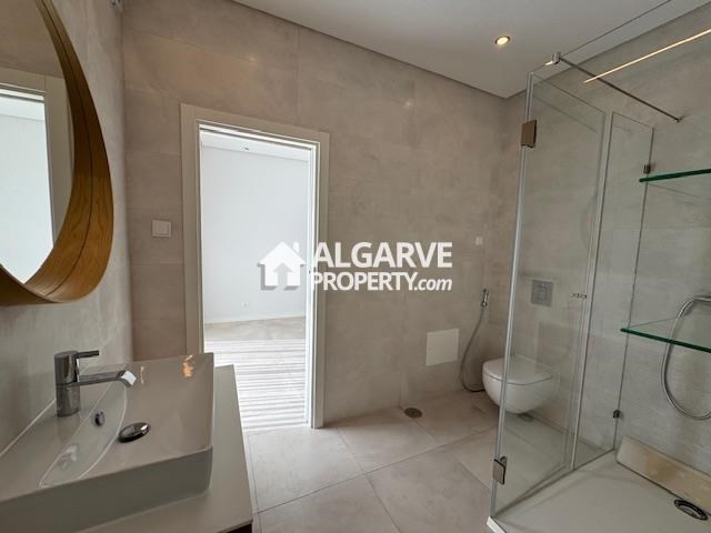 Image No.19-Jumelé de 5 chambres à vendre à Montenegro