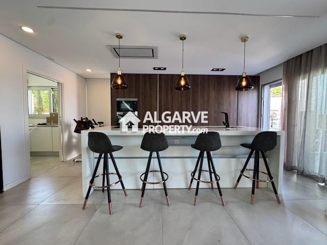 Image No.3-Jumelé de 5 chambres à vendre à Montenegro