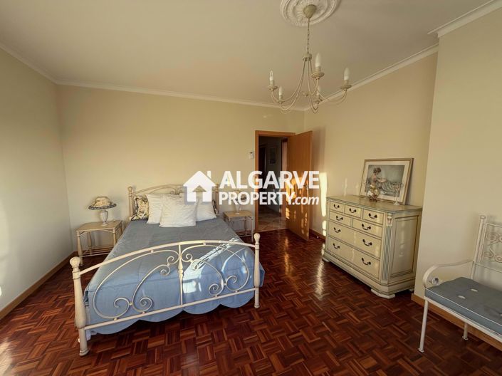 Image No.17-4 Bed Apartment for sale