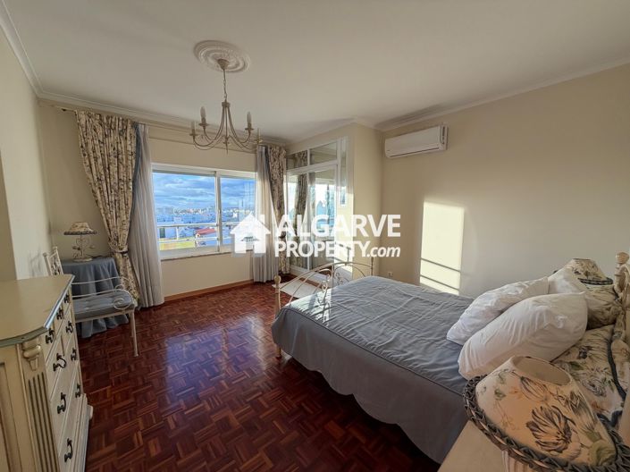 Image No.18-4 Bed Apartment for sale