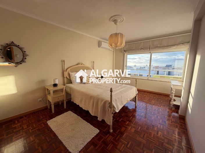 Image No.20-4 Bed Apartment for sale