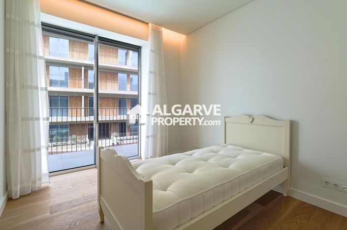 Image No.20-4 Bed Apartment for sale