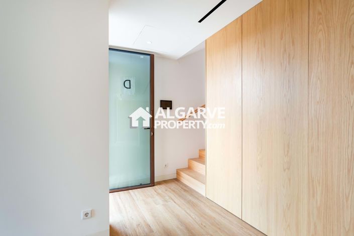 Image No.10-3 Bed Villa for sale