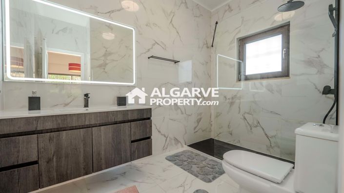 Image No.27-5 Bed Villa for sale