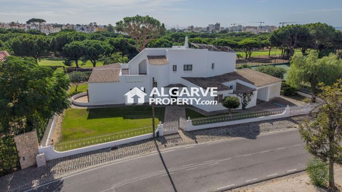 Image No.40-5 Bed Villa for sale