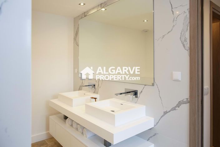 Image No.26-4 Bed Villa for sale