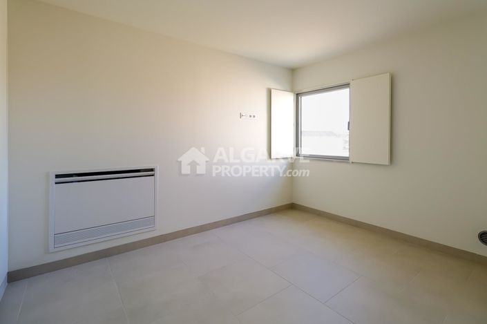 Image No.14-3 Bed Apartment for sale