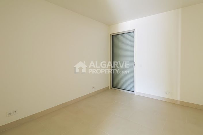 Image No.18-3 Bed Apartment for sale