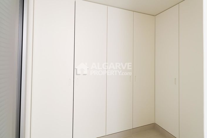 Image No.19-3 Bed Apartment for sale