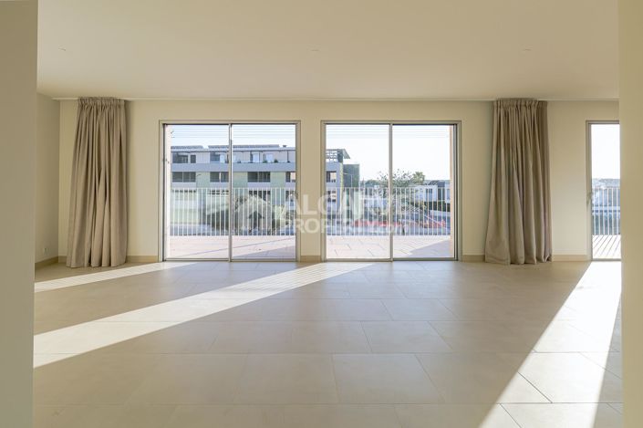 Image No.7-3 Bed Apartment for sale