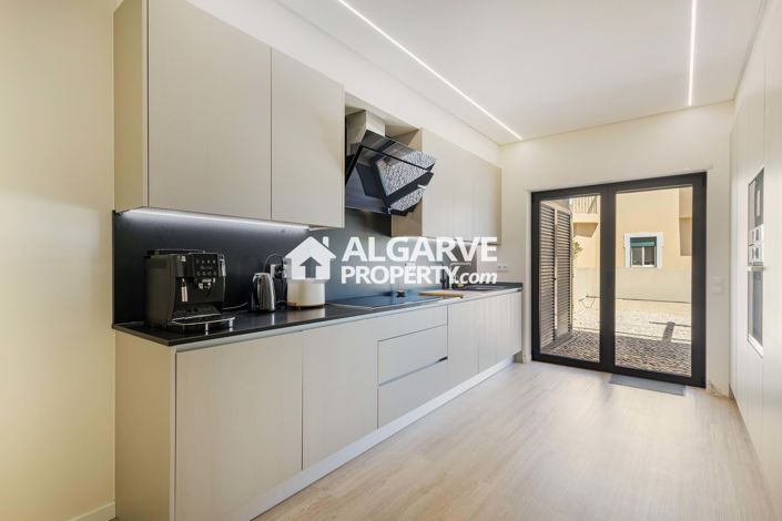 Image No.5-6 Bed Villa for sale