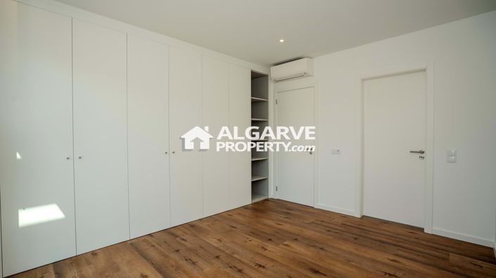 Image No.10-4 Bed Villa for sale