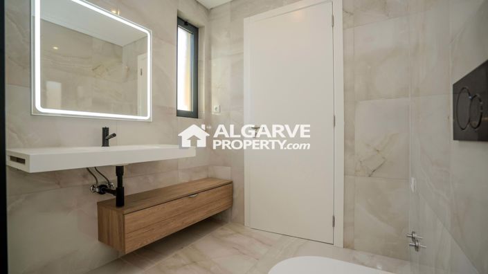 Image No.12-4 Bed Villa for sale