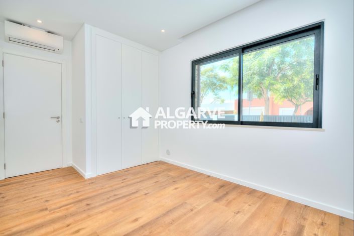 Image No.26-4 Bed Villa for sale