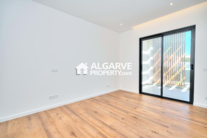 Image No.28-4 Bed Villa for sale