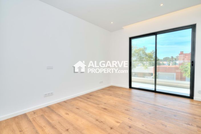 Image No.29-4 Bed Villa for sale