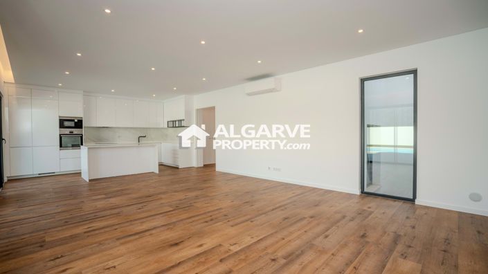 Image No.3-4 Bed Villa for sale