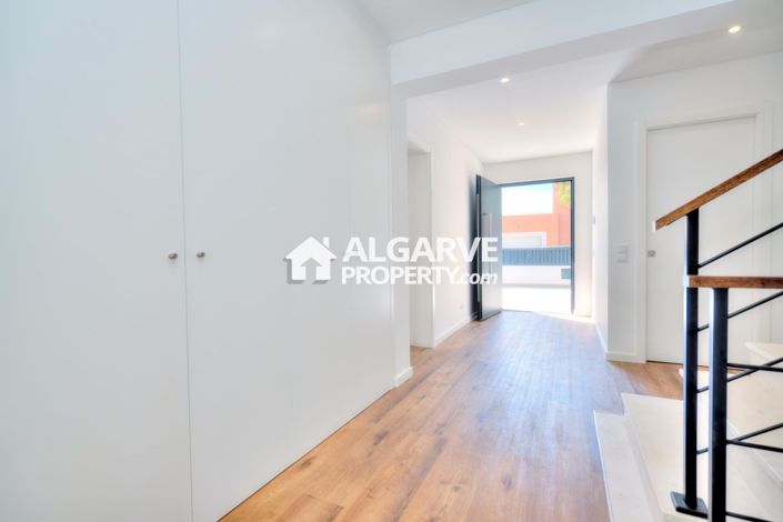 Image No.32-4 Bed Villa for sale