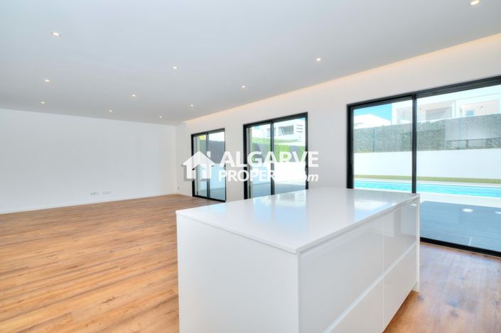 Image No.4-4 Bed Villa for sale